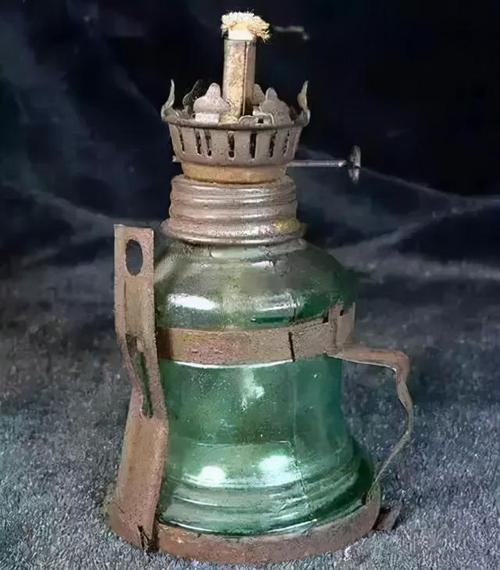 80年代農村家庭必備的8種日用品，還有幾種在用？滿滿的回憶